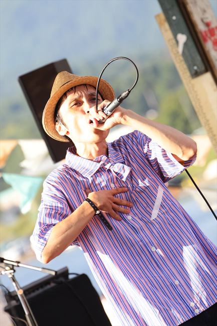 0901_surround01.jpg