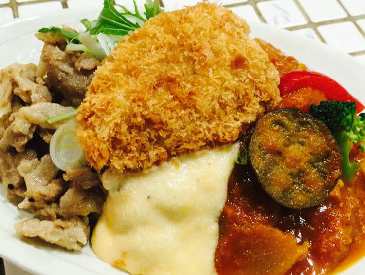 全部のせ丼（豚生姜丼・ｶﾚｰ・ｶﾂ・ﾁｰｽﾞ）