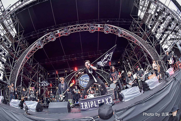 TRIPLE AXE LIVE SPECIAL-SWEET LOVE SHOWER 2019-